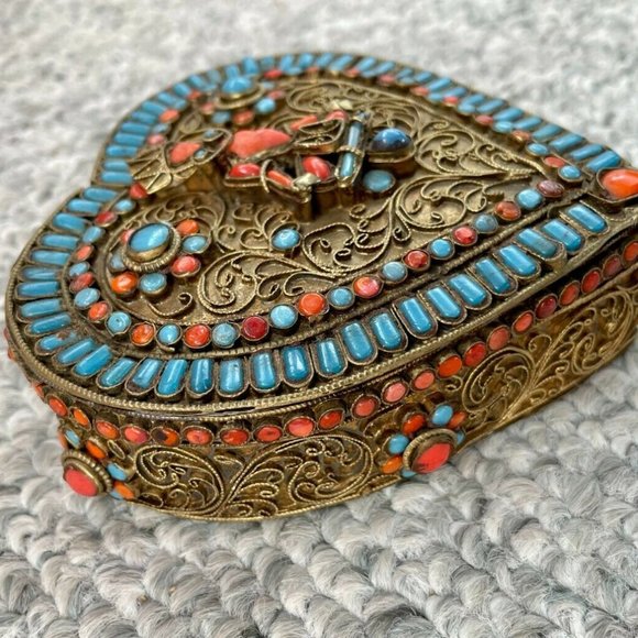 Antique Tibetan Ghau, Gau, box encrusted with glass beads depicting goddess Tara - Picture 4 of 11